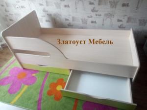 Кровать детская с выкатными ящиками, 11000 рублей.